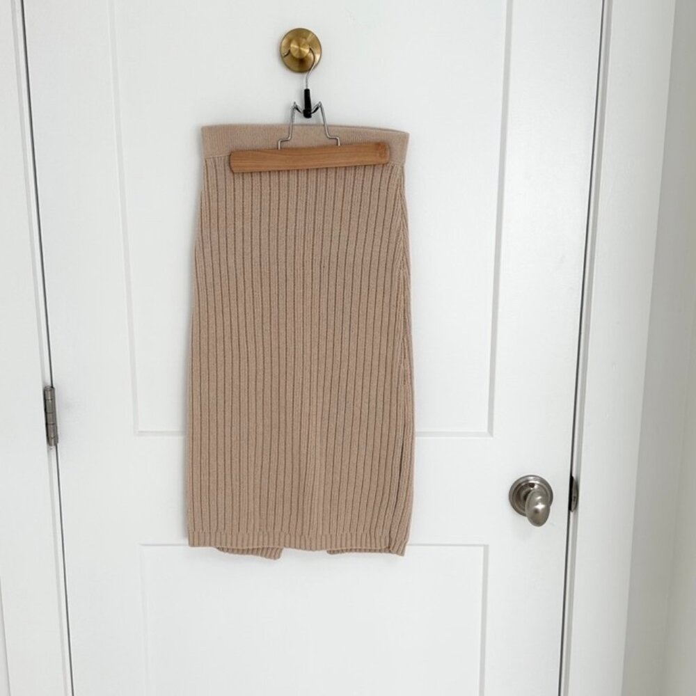 AYNI BEIGE SLEEVELESS SWEATER SET WITH BACK KICK PLEAT - Picture 5 of 8